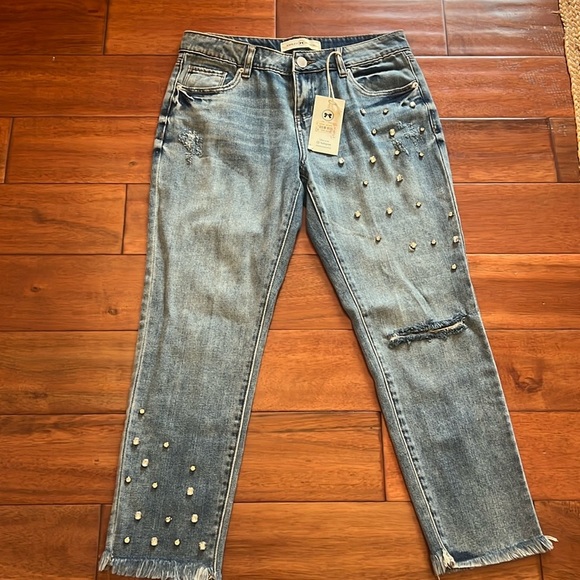 NWT Ashley Mason Jeans Size 5 Frayed Ankle Distressed Rhinestone Embellished - Picture 1 of 8